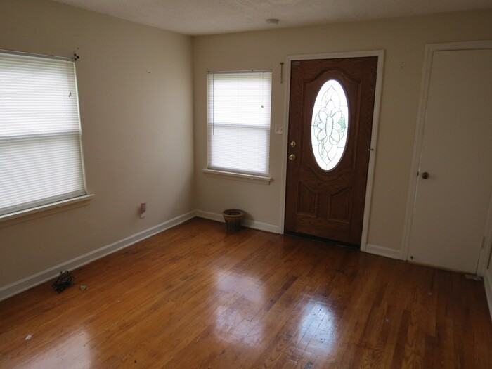 2741 Thorndale Ave - Photo 2 of 18