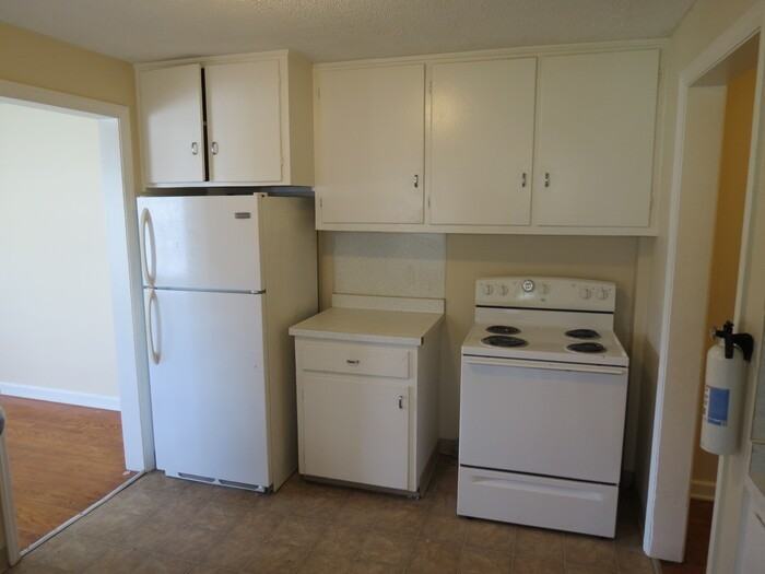 2741 Thorndale Ave - Photo 5 of 18