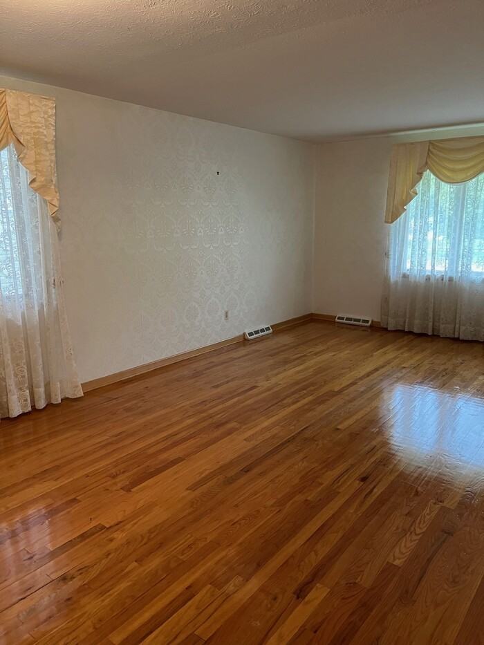 5803 Laurent Drive - Photo 5 of 10