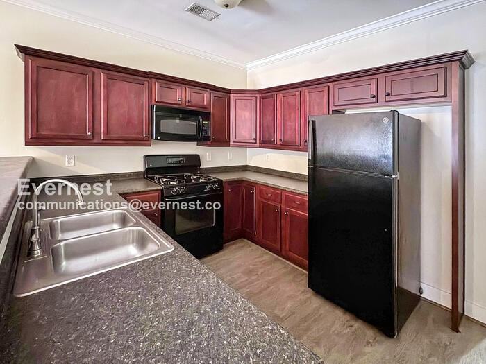 107 Singapore Cir - Photo 2 of 21