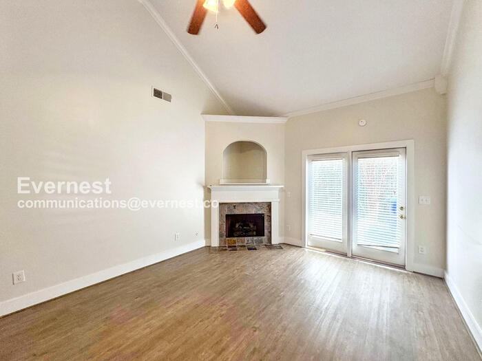107 Singapore Cir - Photo 3 of 21