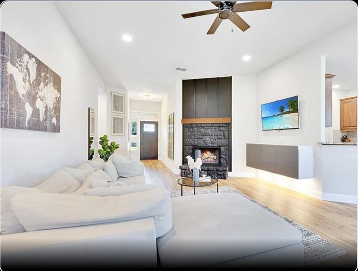 405 Alva Dr - Photo 2 of 25