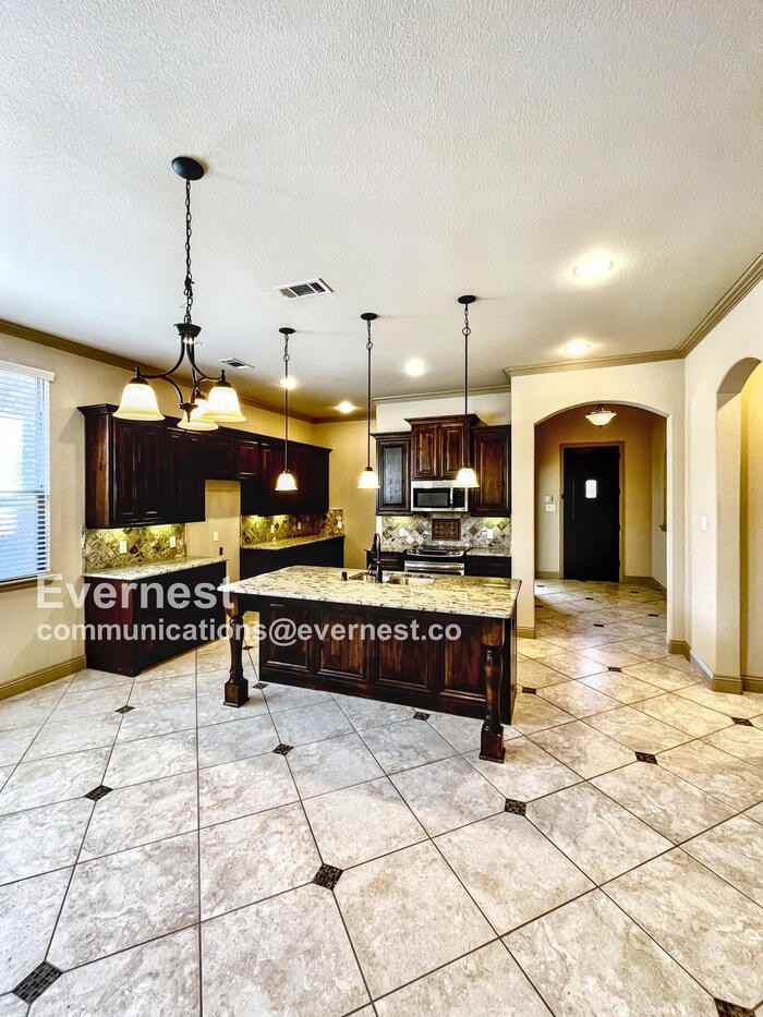 16709 Stillhouse Hollow Ct - Photo 3 of 31