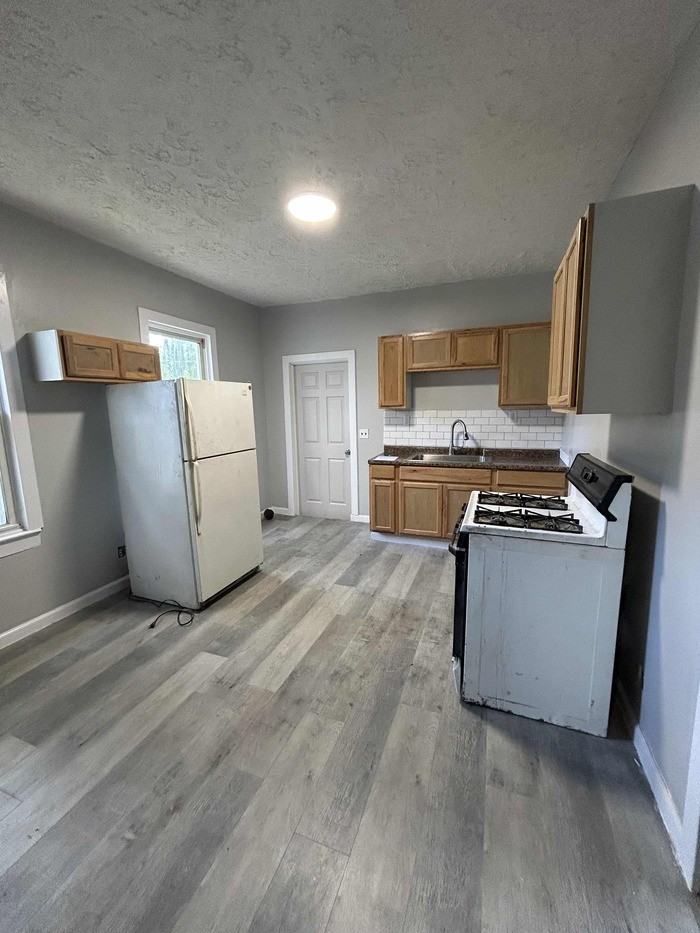 1582 East 49th Street - Photo 4 of 24