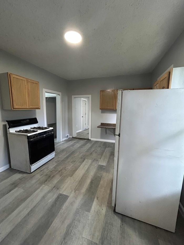 1582 East 49th Street - Photo 5 of 24