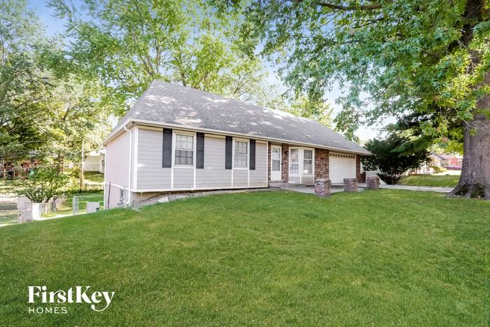 4941 Wallace Ave - Photo 2 of 15
