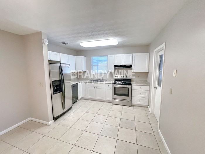 3916 Bogata Dr N - Photo 7 of 26