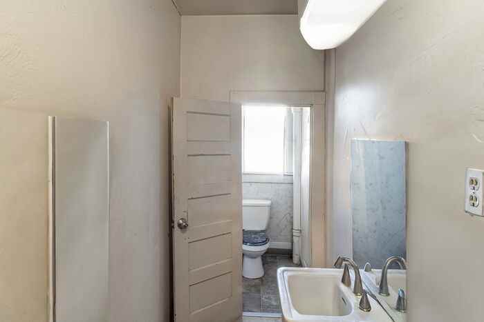 529 Colorado Ave #211 - Photo 2 of 3