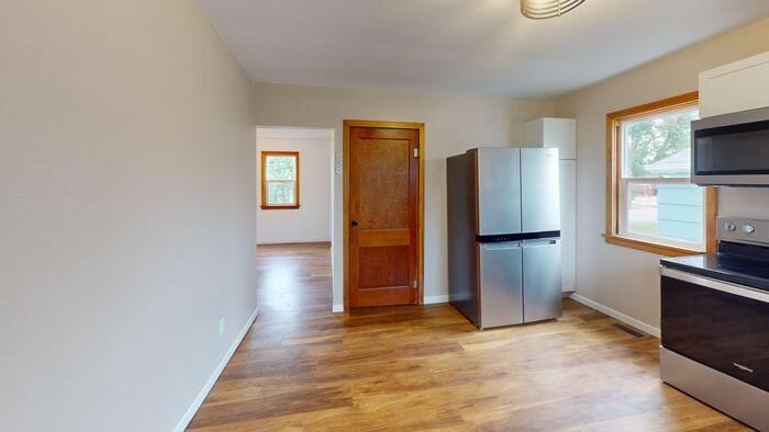 202 E St S - Photo 2 of 11