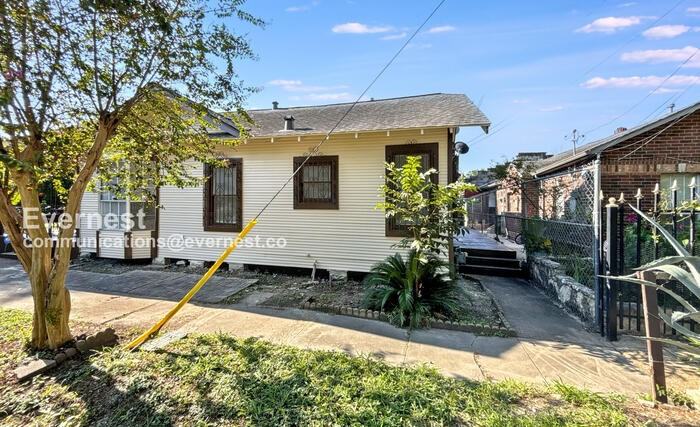 1302 Ryon St - Photo 2 of 22