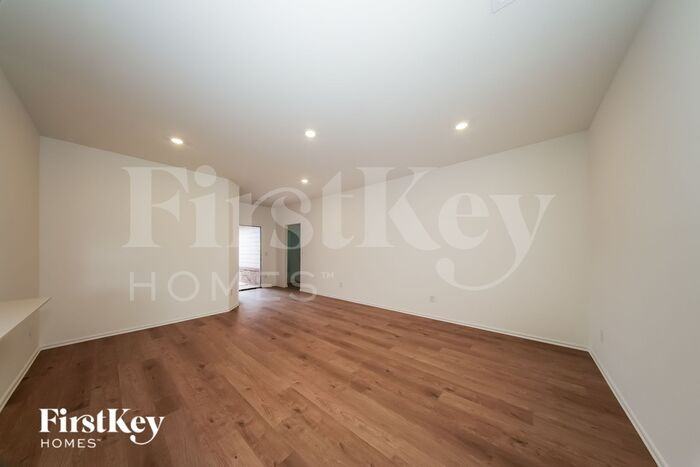 425 Labelle Ln - Photo 3 of 19