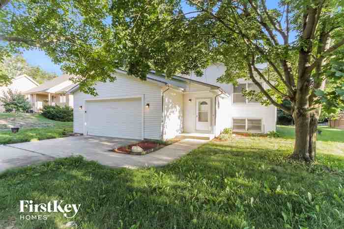 110 E Fox Rd - Photo 2 of 15