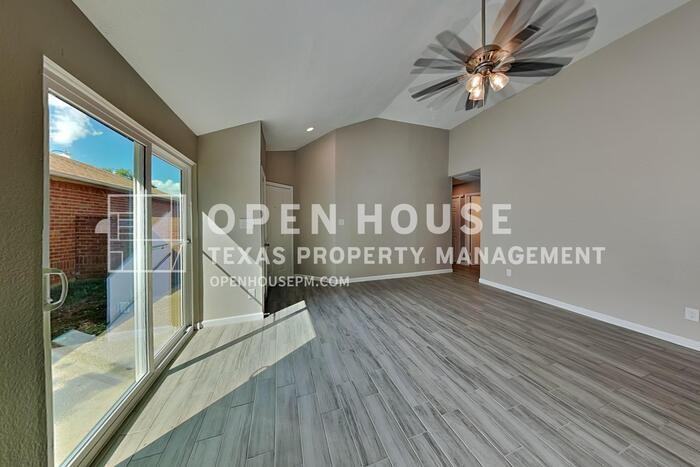 4708 Poppy Drive East - Photo 4 of 23