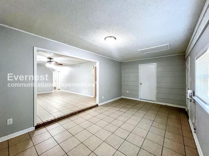 6175 Forestgate Rd - Photo 5 of 18