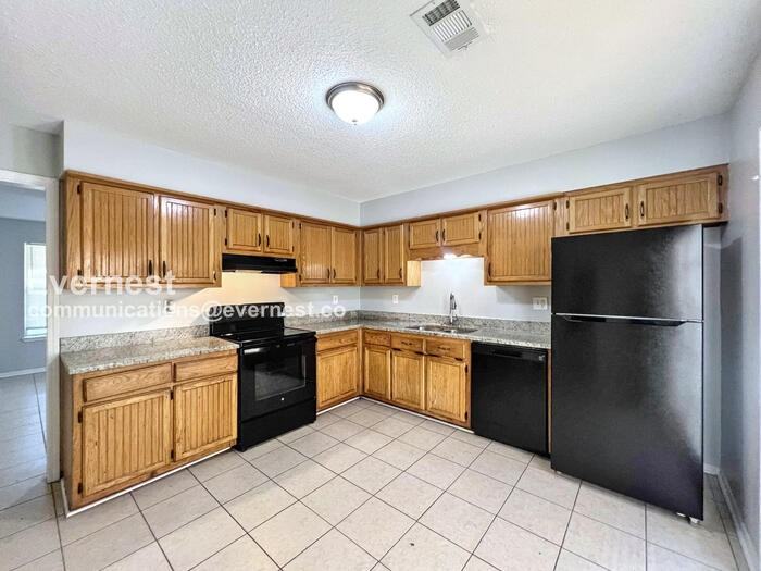 6175 Forestgate Rd - Photo 6 of 18