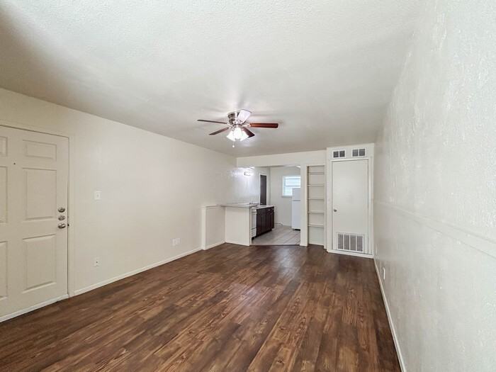 2289 W Oak St #12 - Photo 2 of 7