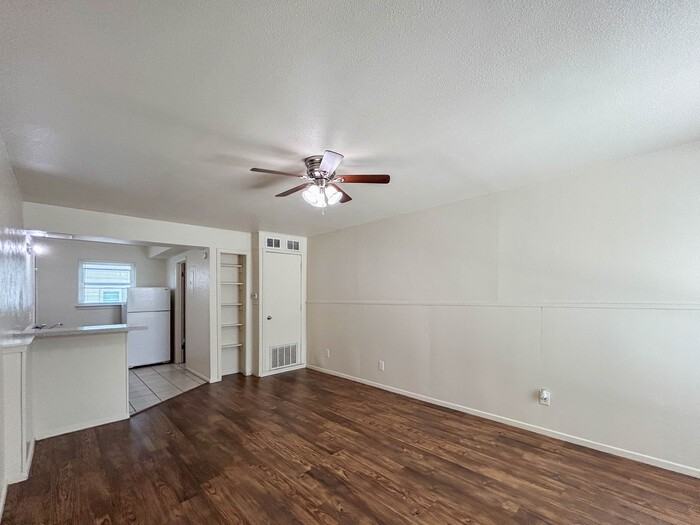 2289 W Oak St #12 - Photo 3 of 7