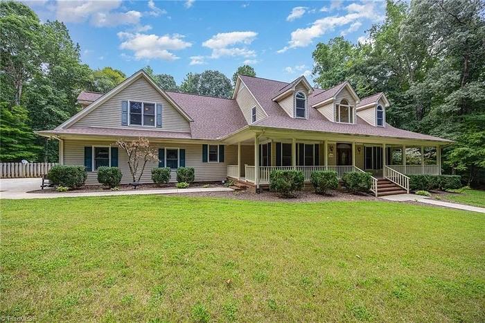 7208 Roundstone Ct - Photo 3 of 23