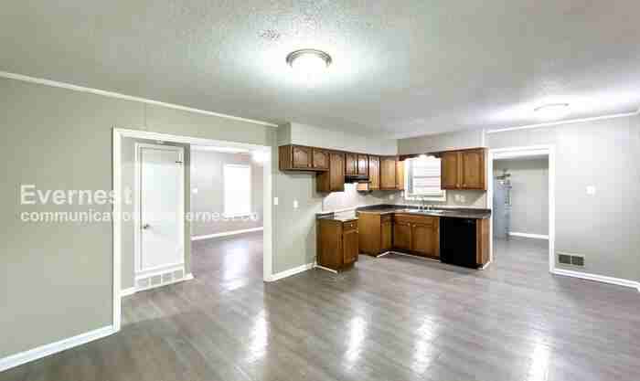 7031 Saddlebrook Dr - Photo 2 of 22