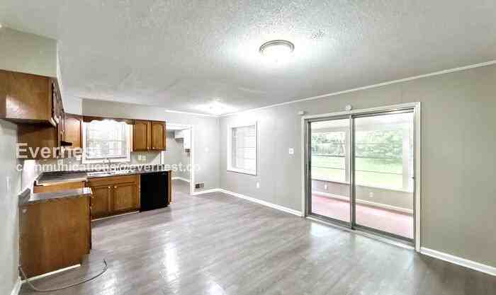 7031 Saddlebrook Dr - Photo 3 of 22