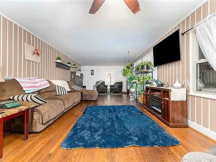 2800 Loch Dr - Photo 2 of 11