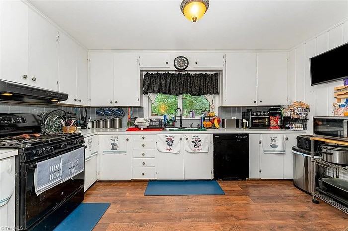 2800 Loch Dr - Photo 4 of 11