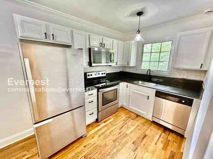 798 Saint Charles Ave Ne #10 - Photo 4 of 18