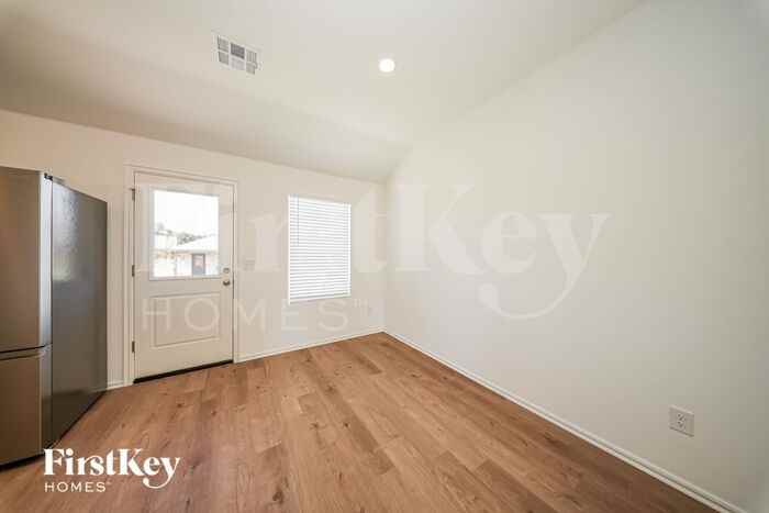 417 Labelle Ln - Photo 3 of 19