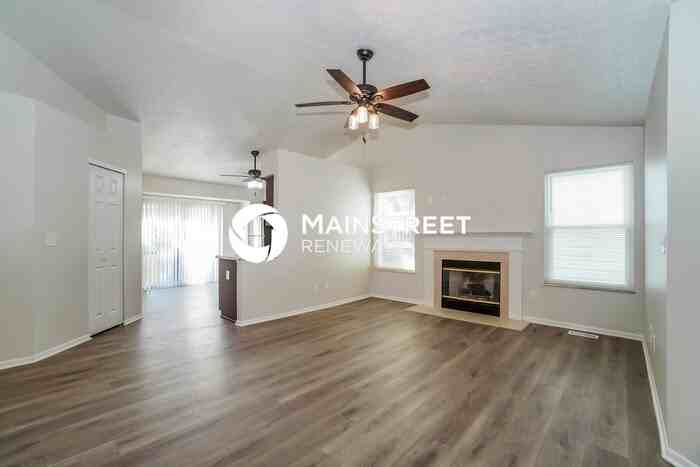 1087 Lavender Ln - Photo 4 of 19