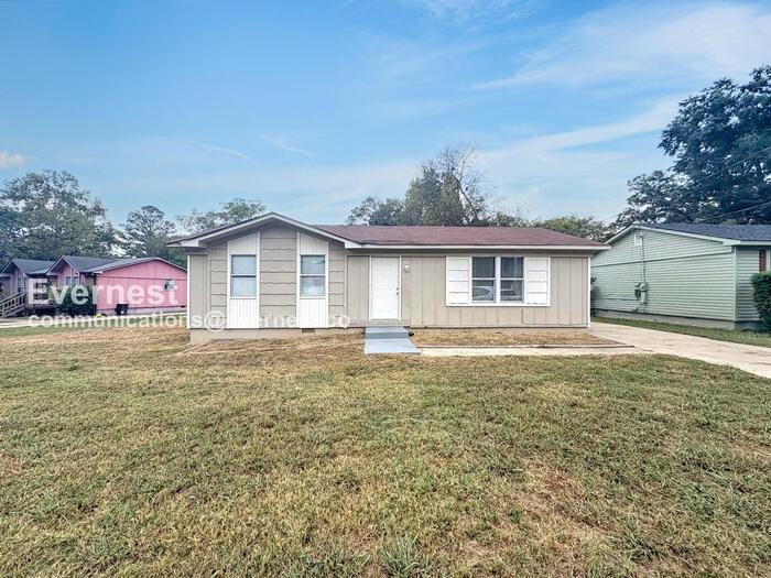 1560 Meadow Ln - Photo 2 of 18