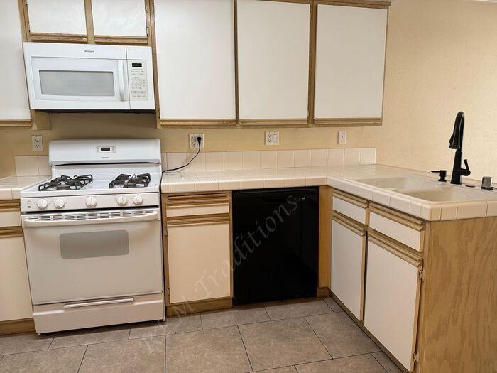 44556 15th St E #6 - Photo 3 of 18