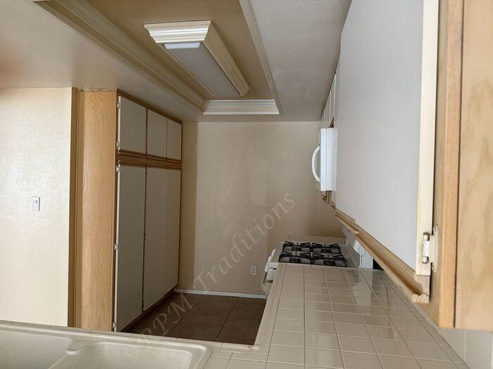 44556 15th St E #6 - Photo 4 of 18