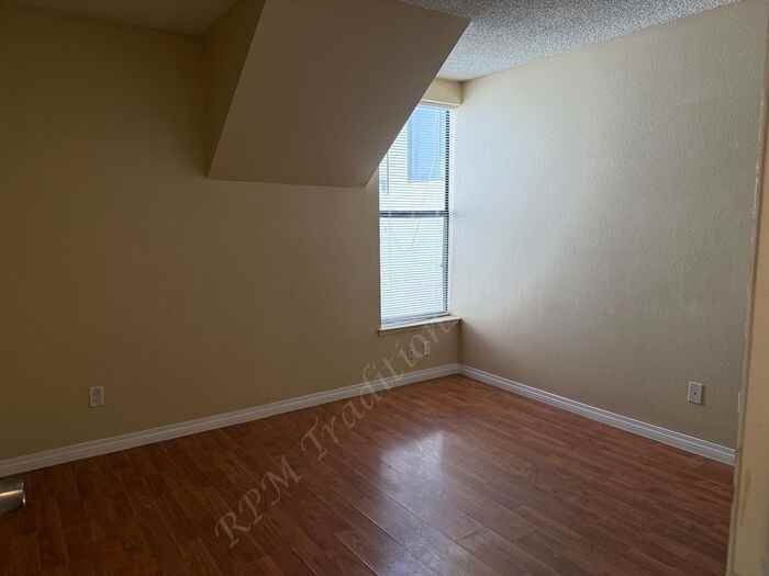 44556 15th St E #6 - Photo 5 of 18