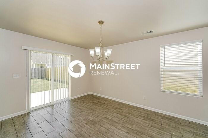 855 Hawthorn Ln - Photo 5 of 19