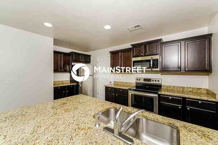 855 Hawthorn Ln - Photo 6 of 19