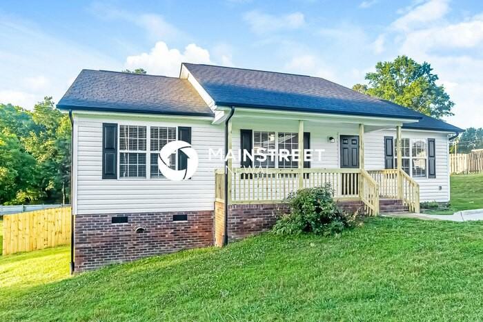 807 Fisher Street - Photo 2 of 16