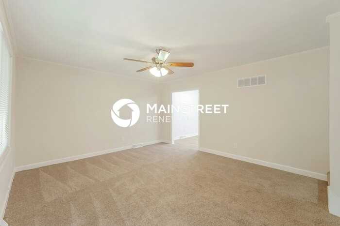 1109 Ne Columbus St - Photo 4 of 21