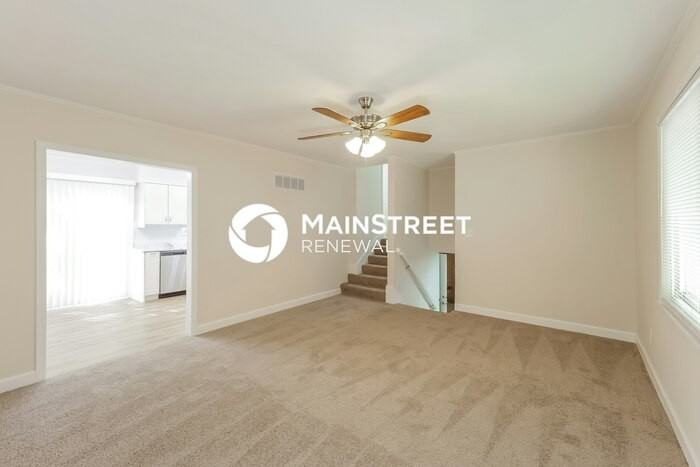 1109 Ne Columbus St - Photo 5 of 21