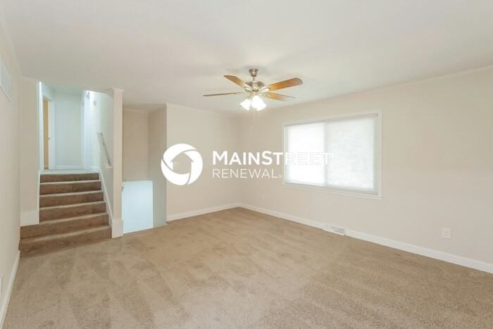 1109 Ne Columbus St - Photo 6 of 21