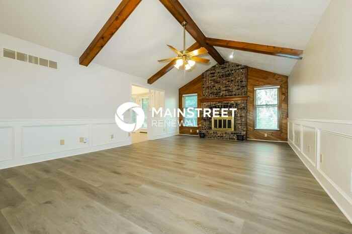 408 Southeast Brownfield Drive - Photo 2 of 19