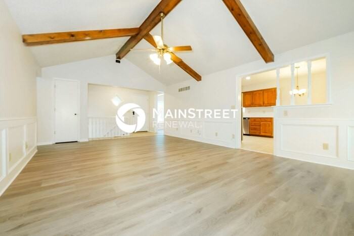 408 Southeast Brownfield Drive - Photo 5 of 19