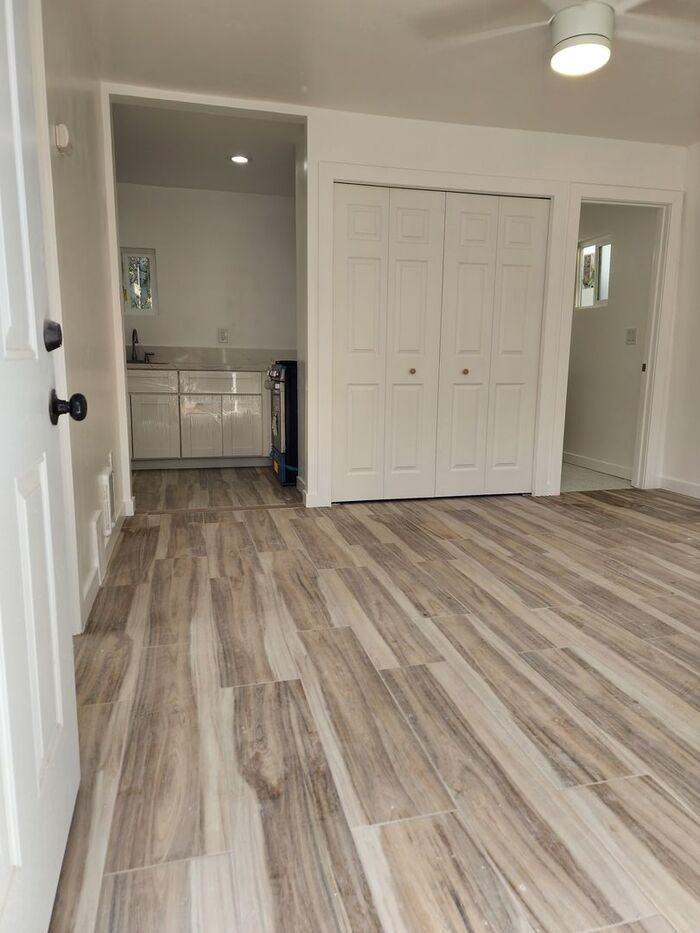 2413 L St - Photo 5 of 8