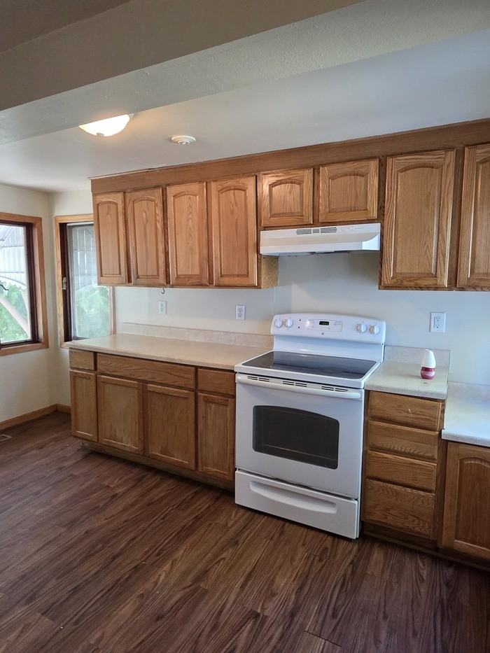 2104 Reaney Ave E - Photo 2 of 17