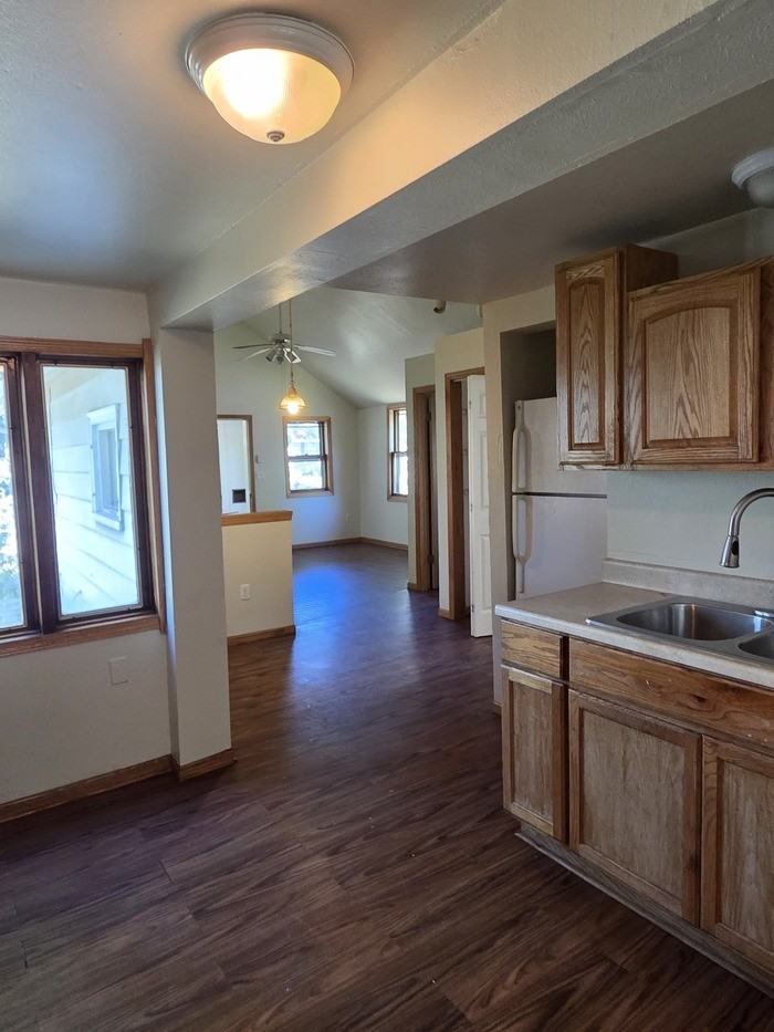 2104 Reaney Ave E - Photo 3 of 17