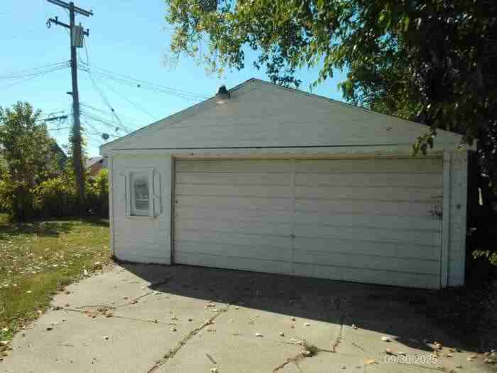 26751 Belanger St - Photo 2 of 9