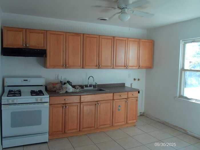 26751 Belanger St - Photo 3 of 9