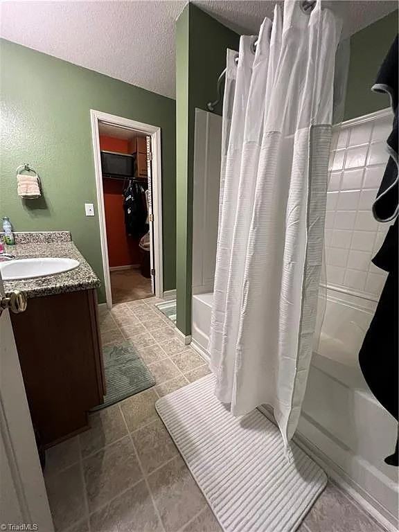 3530 Swanley Dr - Photo 3 of 13