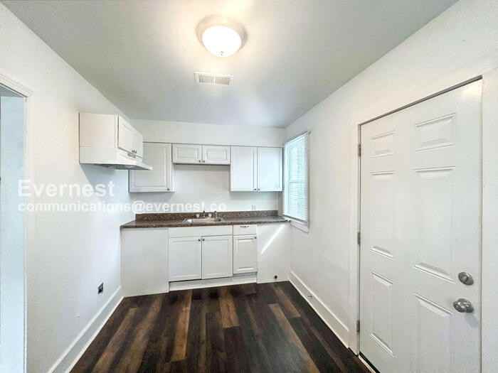 1082 Palmetto Ave - Photo 2 of 21