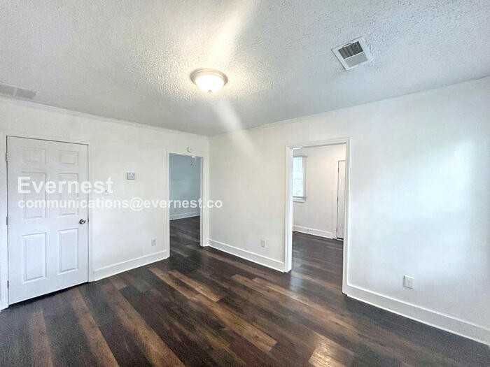 1082 Palmetto Ave - Photo 4 of 21