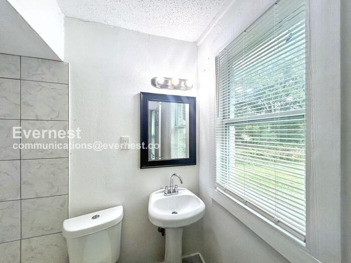 1082 Palmetto Ave - Photo 7 of 21